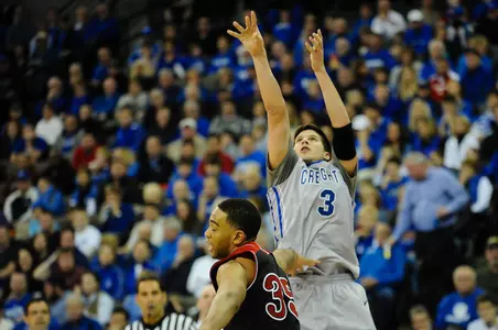 Men's Basketball Dominant in BIG EAST Road Debut