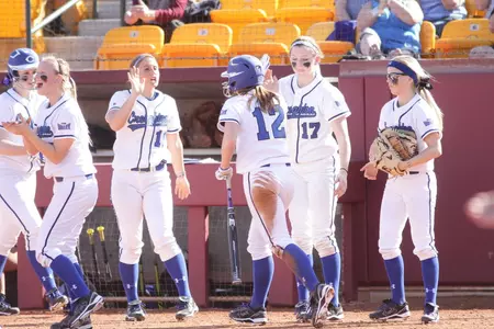 Softball Wins Thriller, Splits Doubleheader with SIU