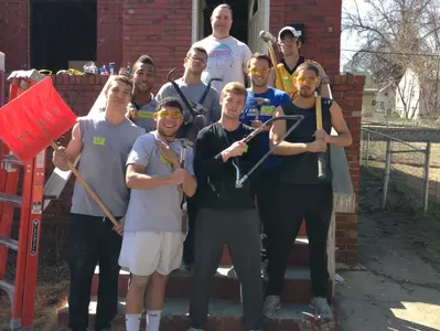 Men?s Soccer Team Participates in Local Community Service Project