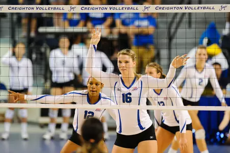 New League, Familiar Finish As Volleyball Tops Shockers in Five Sets