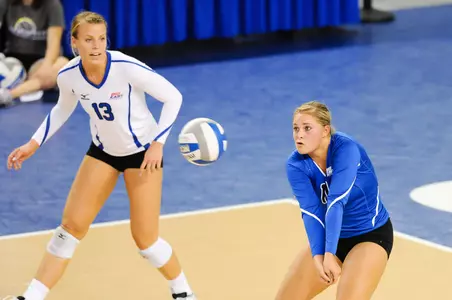 Volleyball's Elman Passes 1,000 Career Digs in Loss at Seton Hall