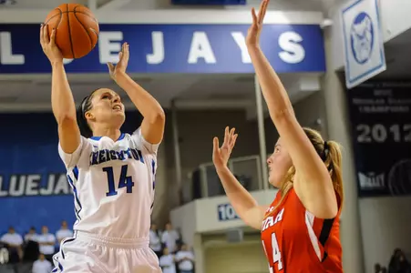 Women's Hoops Opens Cal Classic with Cincinnati