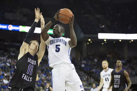 Men's Basketball Hosts Chicago State on Sunday