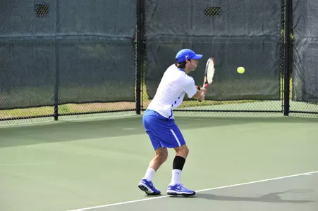 Men's Tennis Overwhelms Chicago State 6-1