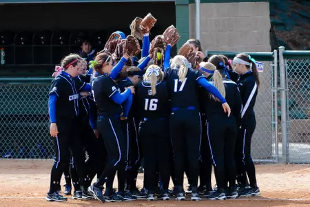 CU Team Huddle 7517.jpg