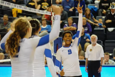 Volleyball Sweeps Georgetown in BIG EAST Opener