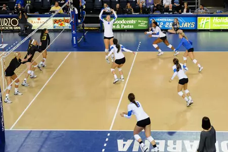 Coyotes Outlast CU Volleyball in Five Sets