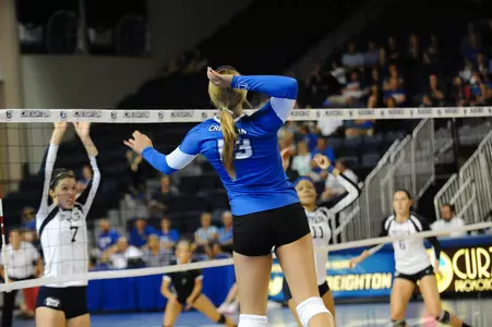 Volleyball Wraps Up Road Trip With 3-1 Win at Villanova