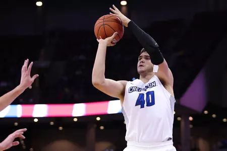 Men's Basketball Hits Windy City To Take on Ramblers Image
