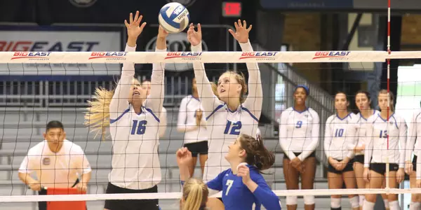 Lauren Smith and Taryn Smith block