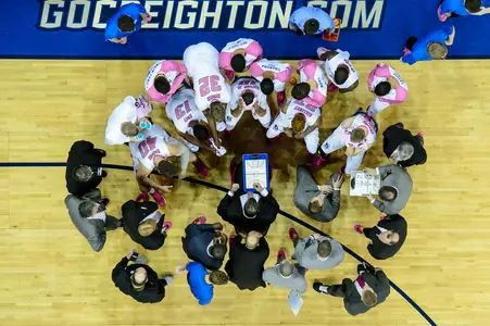 2015-16 MBB huddle