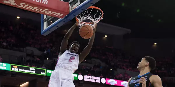 Khyri Thomas dunk