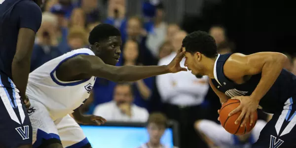 Khyri Thomas defense hand