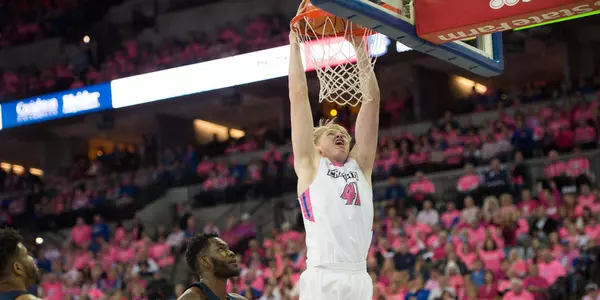 Jacob Epperson dunk