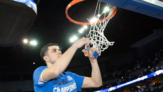 Marcus Zegarowski cuts net