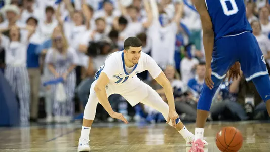 Marcus Zegarowski stance crouch