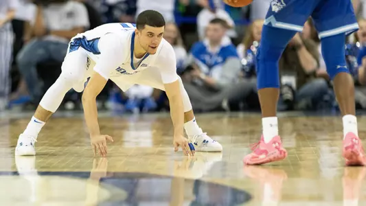 Marcus Zegarowski stance crouch