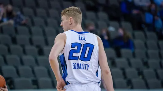 Nic Zeil