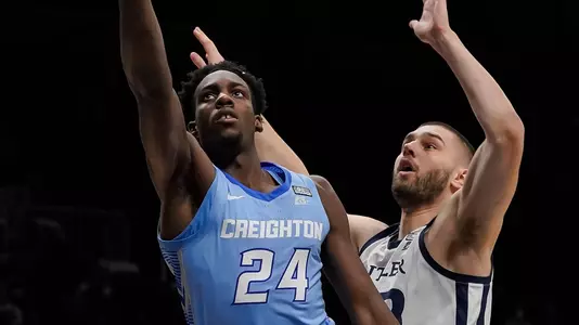 Creighton Bluejays forward Arthur Kaluma (24) reaches for a lay-up Butler Bulldogs forward Bryce Golden (33) on Wednesday, Jan. 26, 2022, at Hinkle Fieldhouse in Indianapolis. Butler Bulldogs lead at the half against the Creighton Bluejays, 27-24.
Ncaa Butler Bulldogs Vs Creighton Bluejays