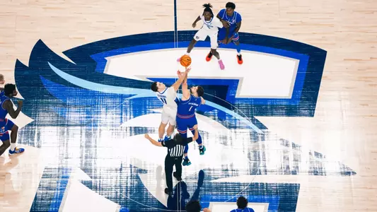 Jump ball - Ryan Kalkbrenner vs. Hunter Dickinson