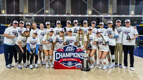 BIG EAST Champion team trophy photo