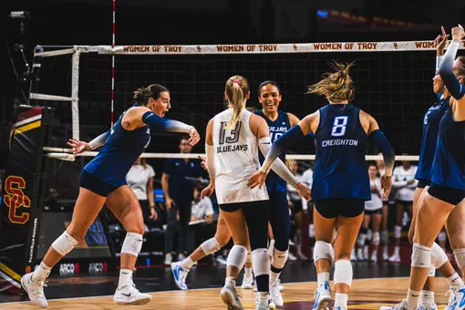 #13 Volleyball Beats San Diego To Open Trojan Invitational