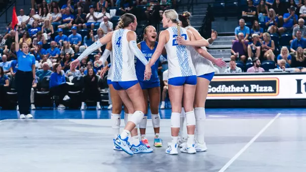 #10 Volleyball Bears Down; Takes Home Opener Over Arizona