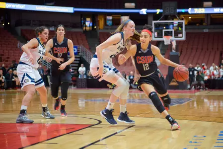 Henderson_Meghann_vs_UC_Davis_BWT_7.jpg