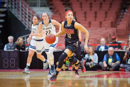 Henderson_Meghann_vs_UC_Davis_BWT_8.jpg