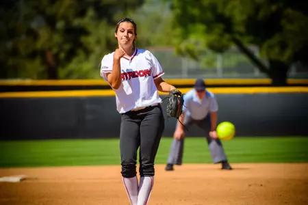 Softball-v-NorthernIllinois-2013-11.jpg