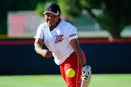 Softball-v-UCLA--17.jpg