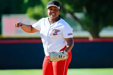 Softball-v-UCLA--18.jpg
