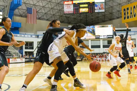 2017_3_8_WBB_vs_Hawai_26.jpg