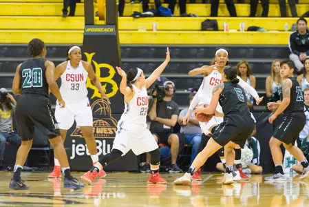 2017_3_8_WBB_vs_Hawai_32.jpg