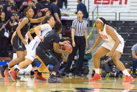 2017_3_8_WBB_vs_Hawai_88.jpg