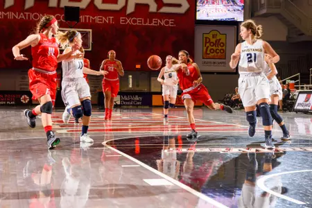 2017_10_28_WBB_vs_Masters_University_15.jpg
