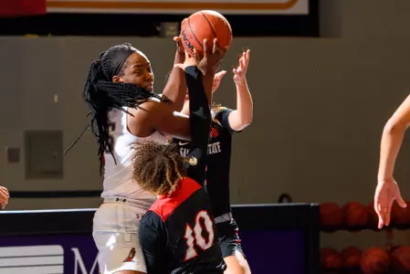 20181209_WBBvSanDiego_Calloway_Dejionae_PT_26.jpg