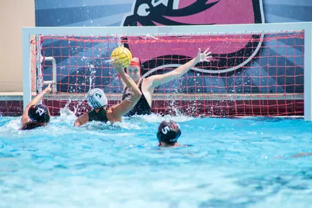 2018_04_15_Women_s_Water_Polo_vs_Hawaii_web_reso_19.jpg