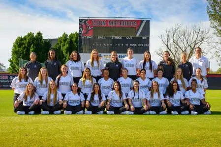 2016 CSUN Softball Team