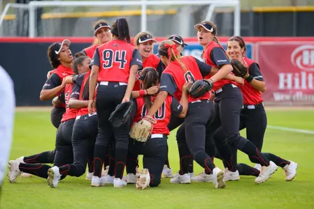2016 CSUN Softball Team