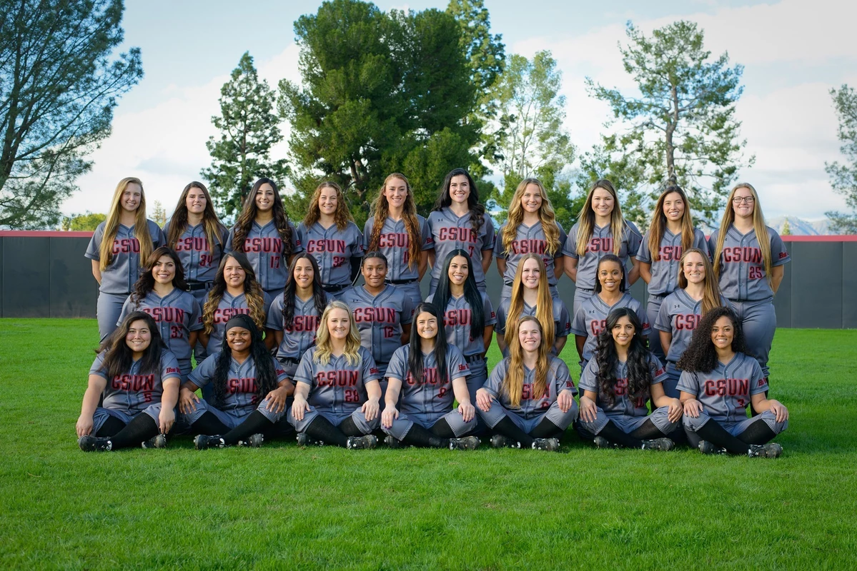2017 CSUN Softball team Picture