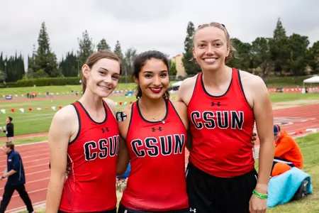 WomensPoleVaultersSW02