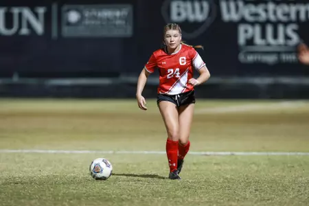 Kacie Garrity vs. UCR