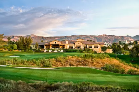 The Oaks Clun at Valencia