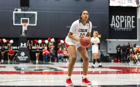 2022_11_17_DeJesus_AnaCarolina_vs_SantaClara_CC_02.jpg