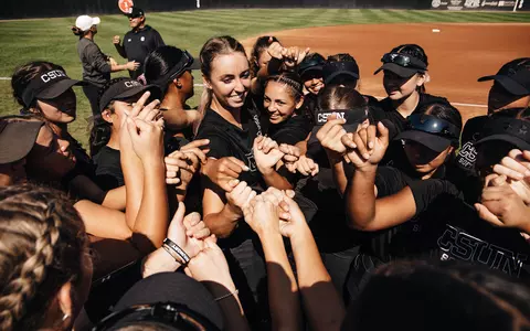 2022_10_21_TeamHuddle_WN01.jpg