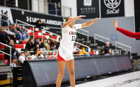 2022_11_26_Smith_Olivia_vs_UAV_CC_02.jpg