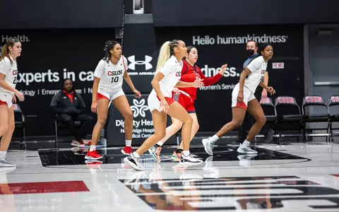 2022_11_26_Smith_Olivia_vs_UAV_CC_06.jpg