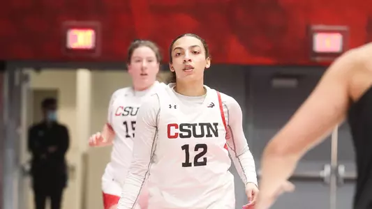 01292022_WBB_Hawaii_CSUN_Henderson_Meghann_06.jpg