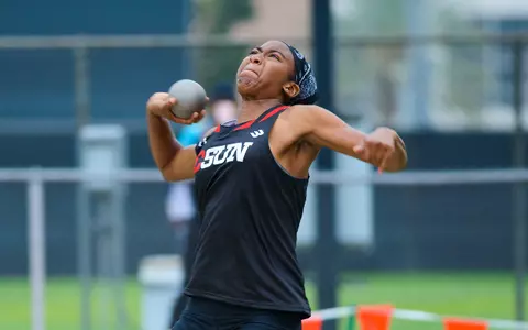 20220404_Track_CSUNTrackInvitational_Katherine_ShippDavis_BV_04.jpg